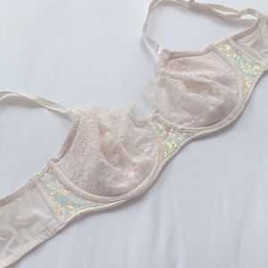 Victoria's Secret Ivory Lace bra